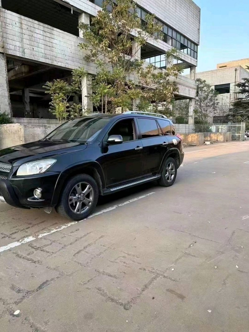 邯郸13年丰田RAV42