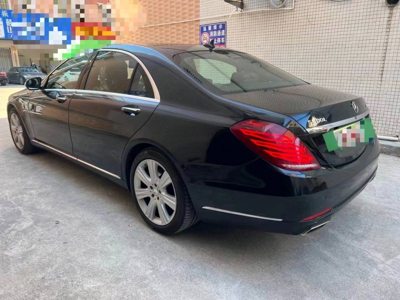 中山13年奔驰S8