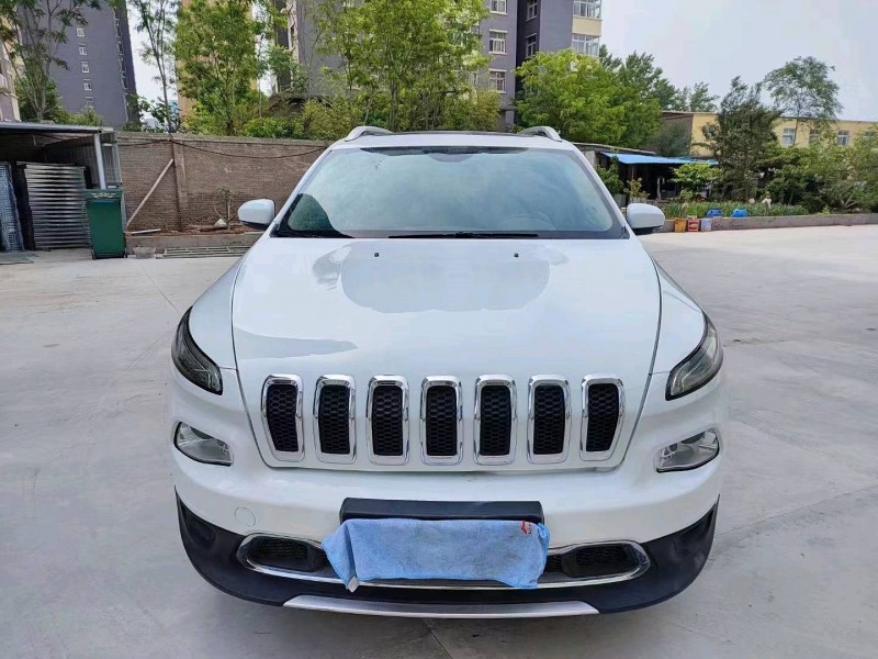 平頂山19年Jeep自由光1