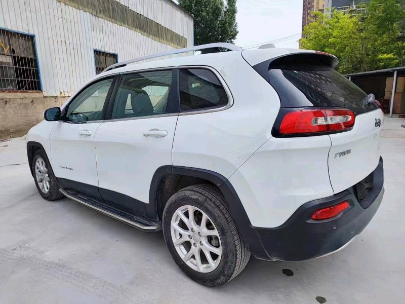 平頂山19年Jeep自由光5