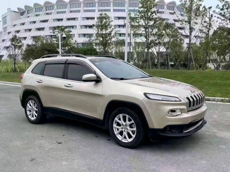 嘉兴16年Jeep自由光2