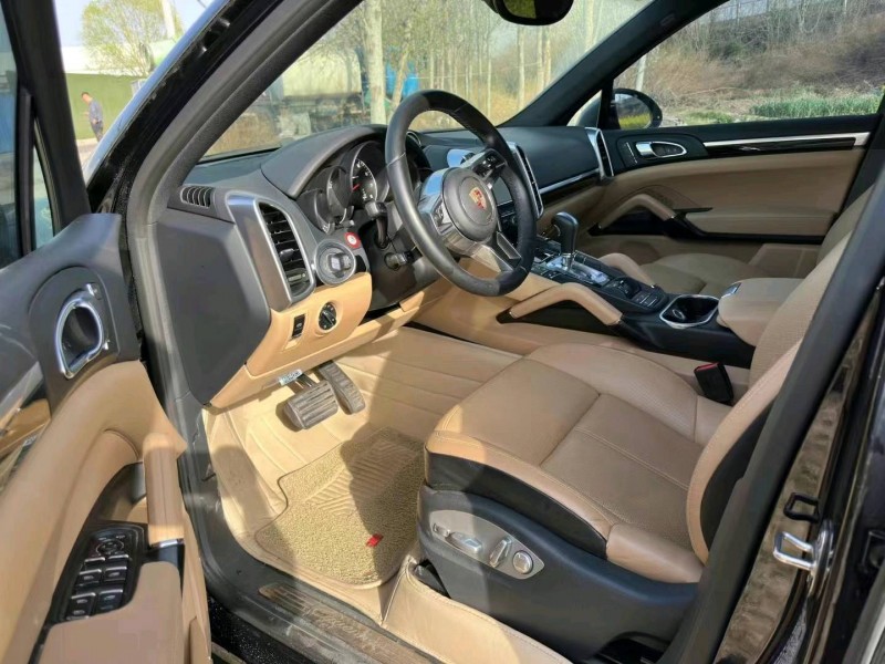 济南15年保时捷卡宴7