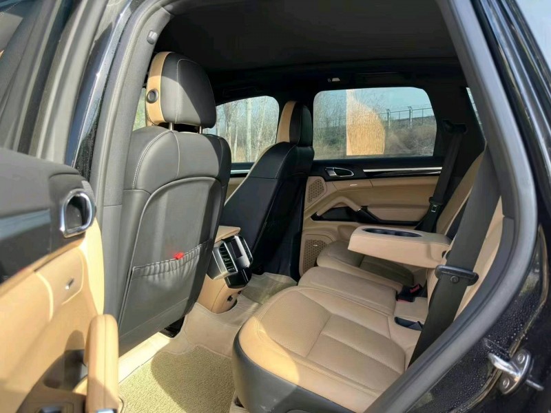 济南15年保时捷卡宴8