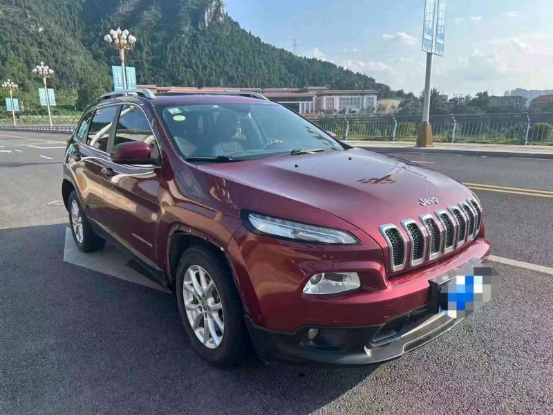 遵義16年Jeep自由光1