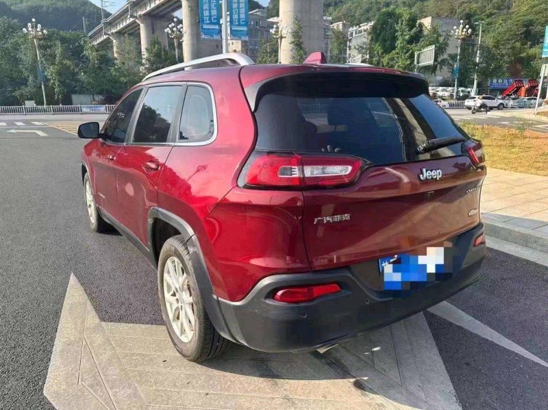 遵義16年Jeep自由光6