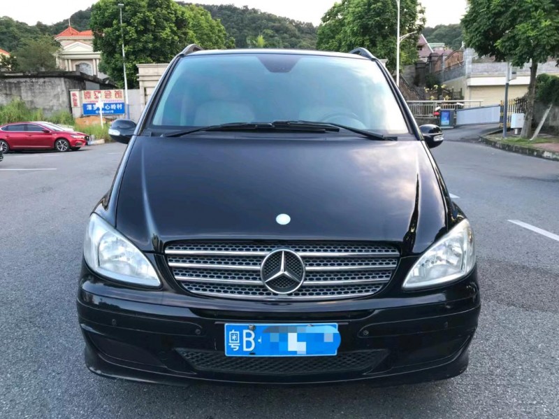 深圳11年奔驰唯雅诺1