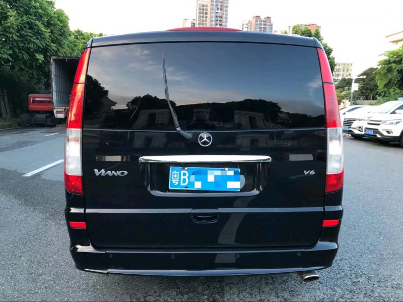 深圳11年奔驰唯雅诺9