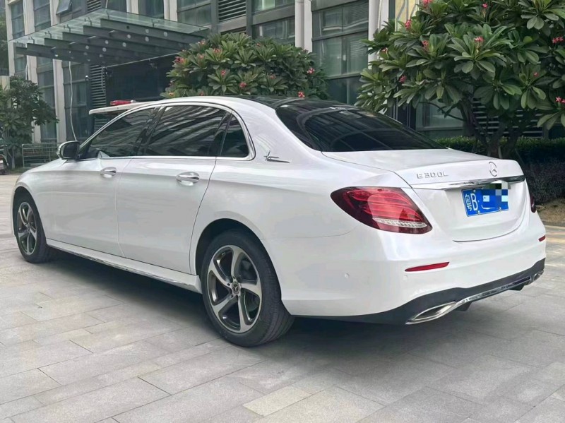 广州19年奔驰E8