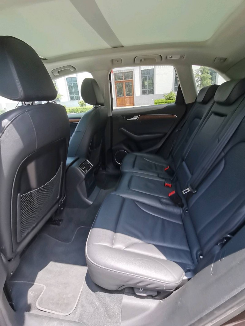 济宁16年奥迪Q58