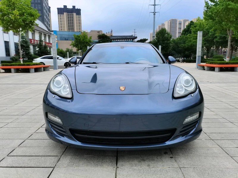 济宁12年保时捷帕拉梅拉1