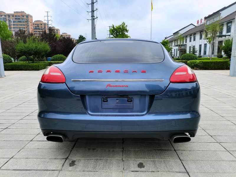 济宁12年保时捷帕拉梅拉2