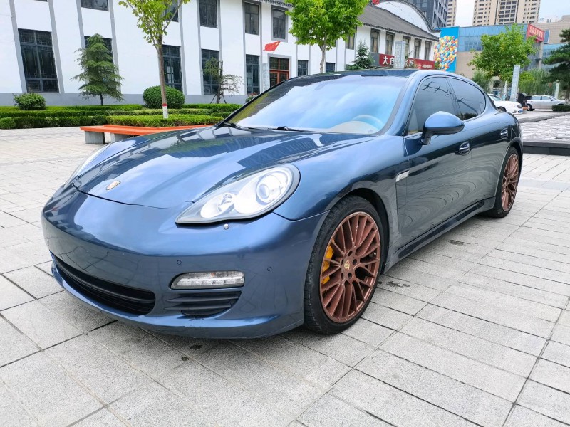 济宁12年保时捷帕拉梅拉3
