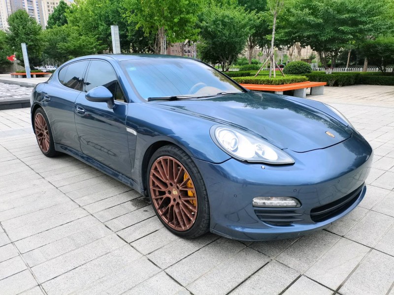 济宁12年保时捷帕拉梅拉4