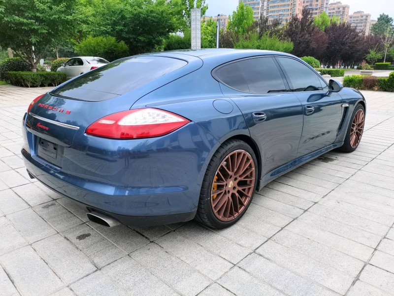 济宁12年保时捷帕拉梅拉5