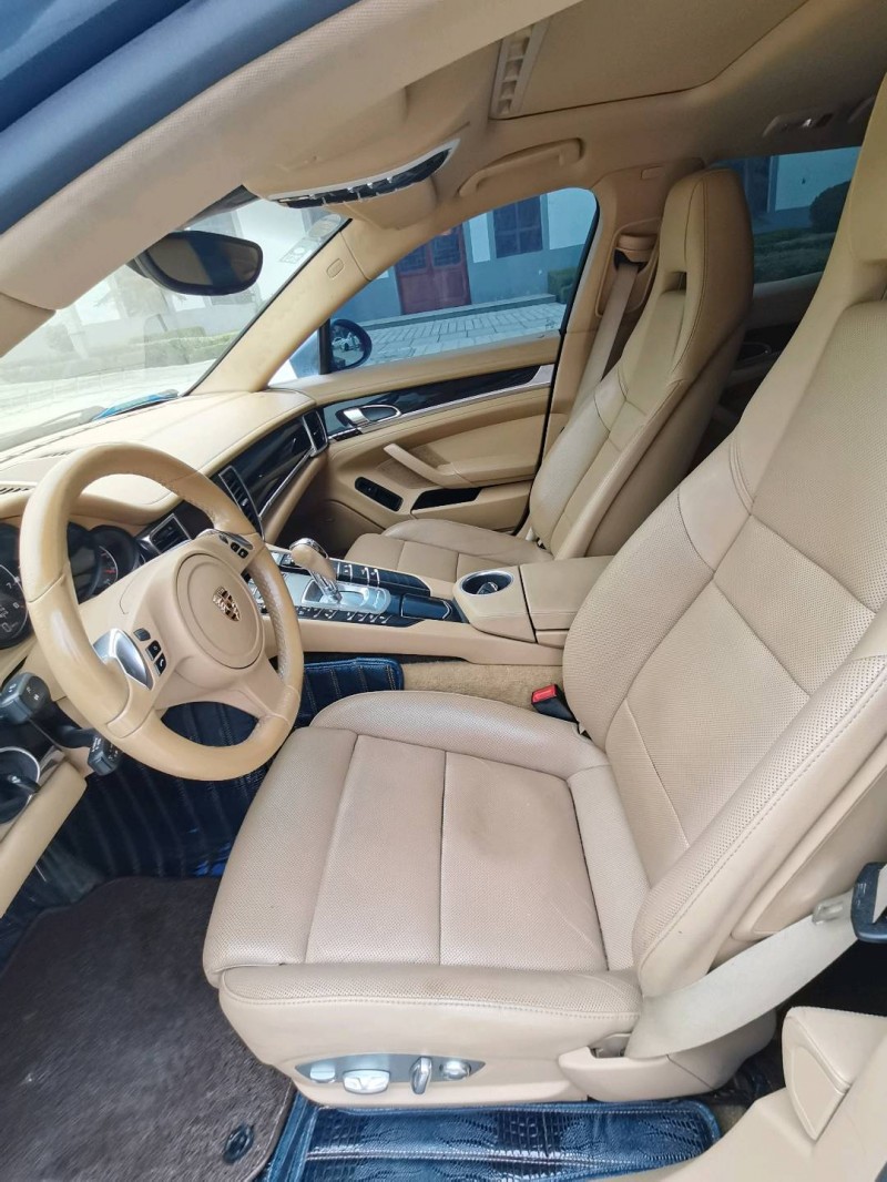济宁12年保时捷帕拉梅拉7