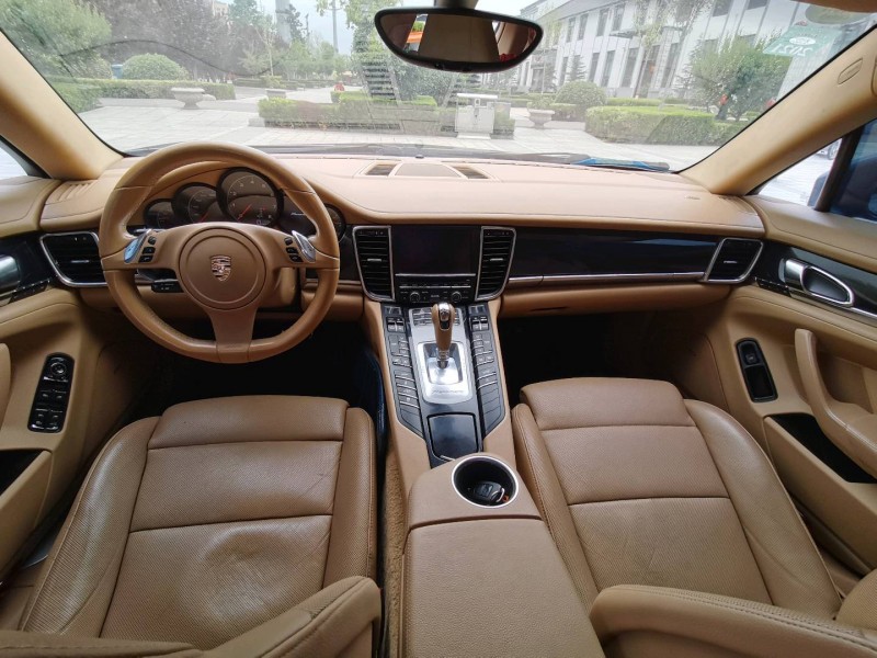 济宁12年保时捷帕拉梅拉9