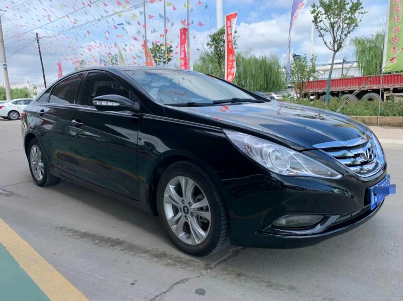 保定12年现代索纳塔八2