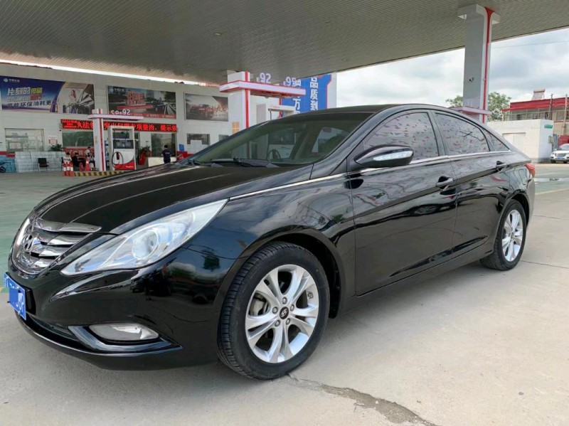 保定12年现代索纳塔八3