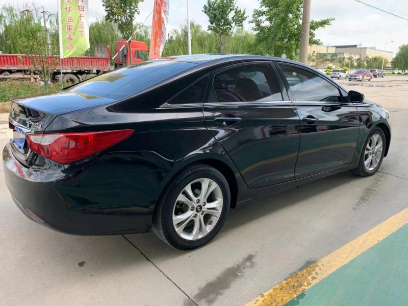 保定12年现代索纳塔八4