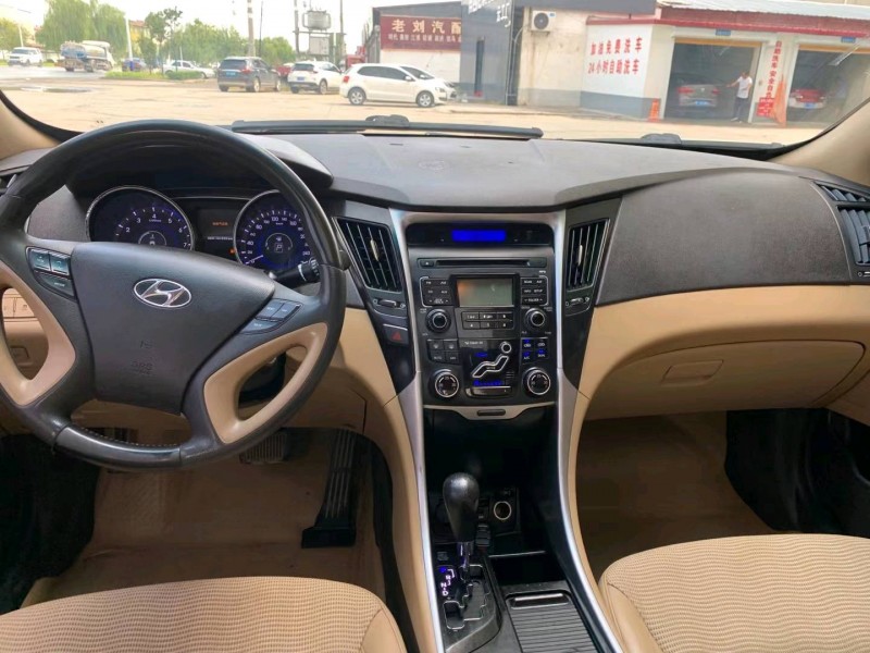 保定12年现代索纳塔八7