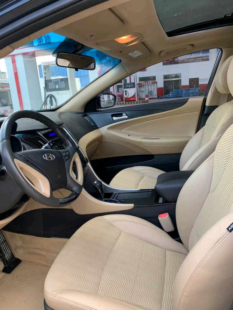 保定12年现代索纳塔八8