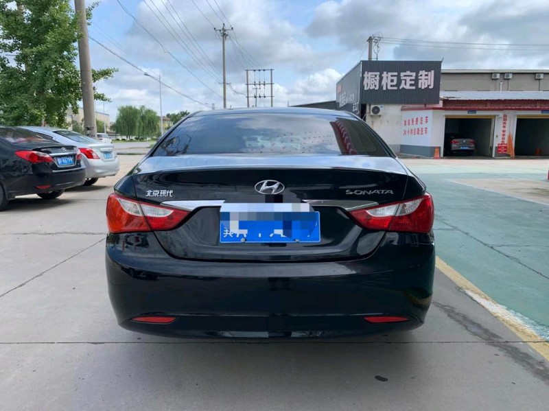 保定12年现代索纳塔八9