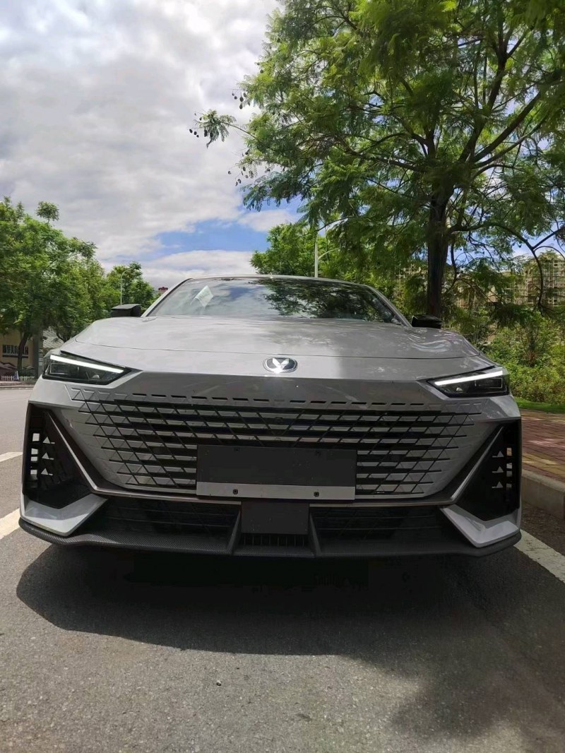 黔西南23年長安汽車UNI-V1