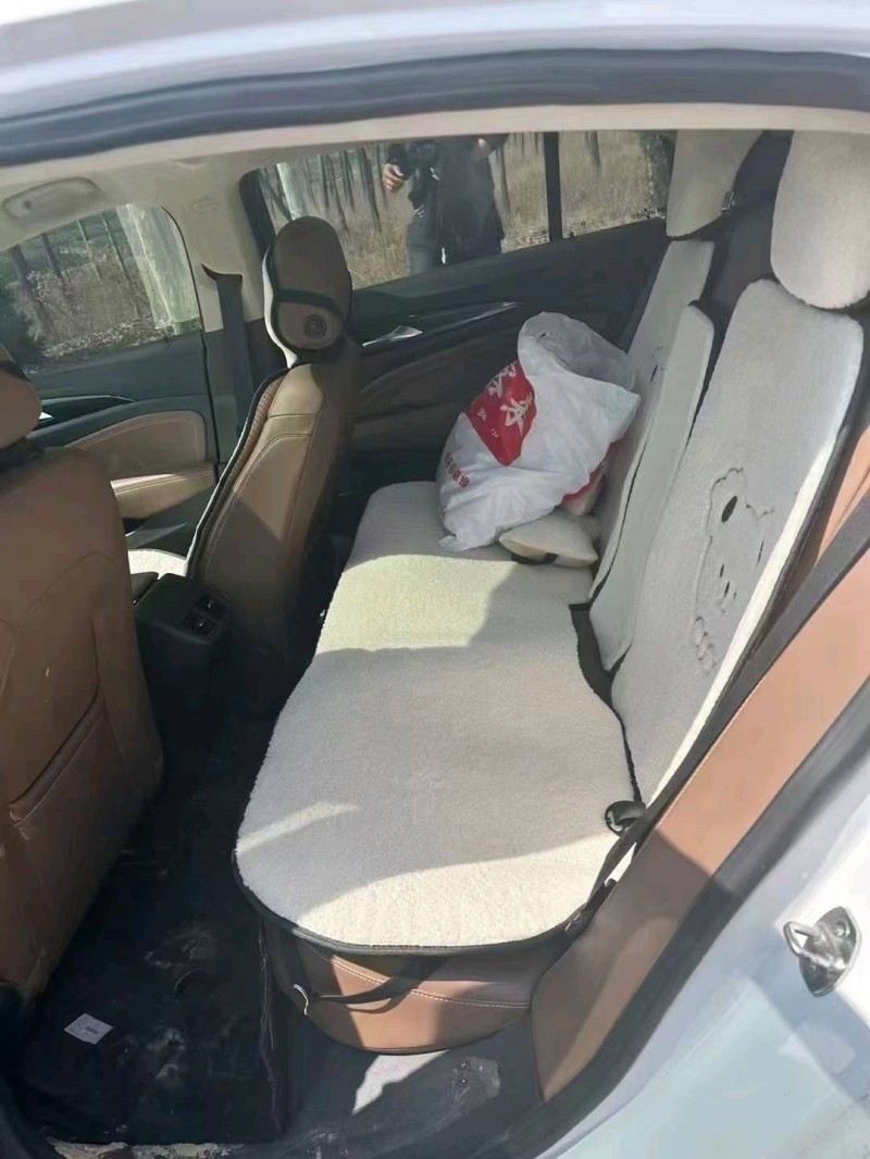 枣庄19年别克君威7