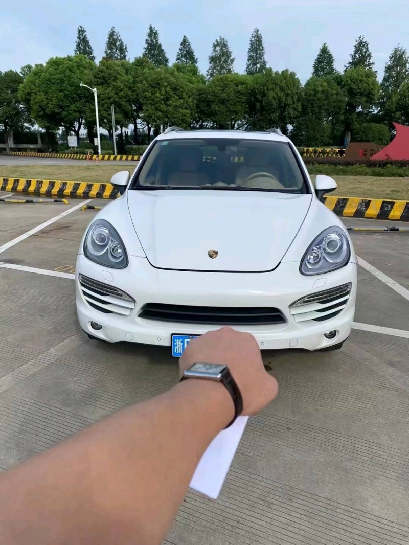 嘉兴13年保时捷卡宴1