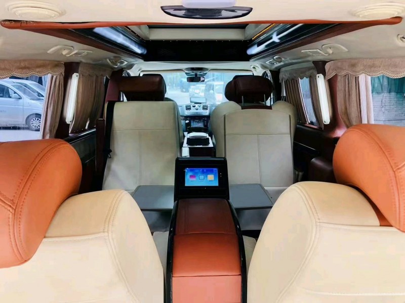 广州13年奔驰威霆8