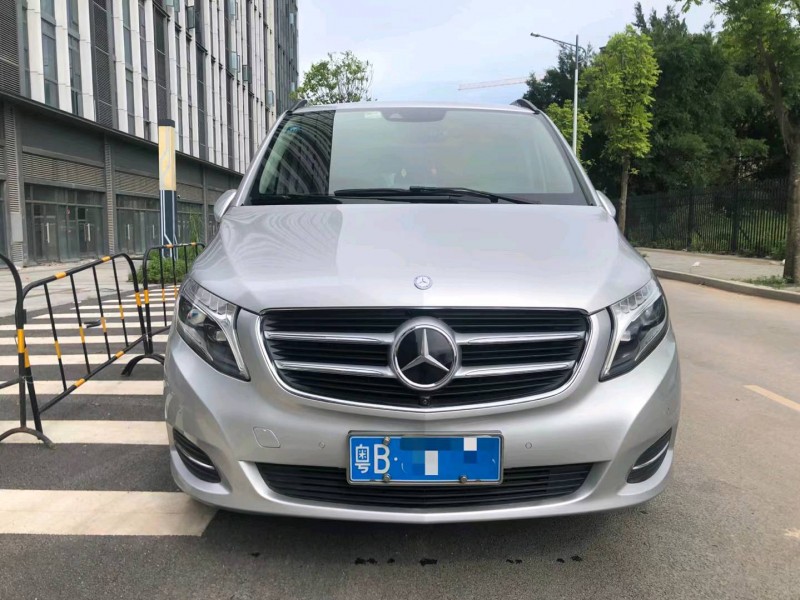 广州16年奔驰威霆1