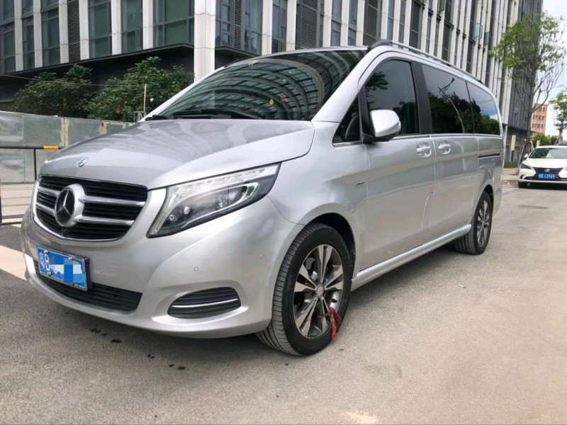 广州16年奔驰威霆2