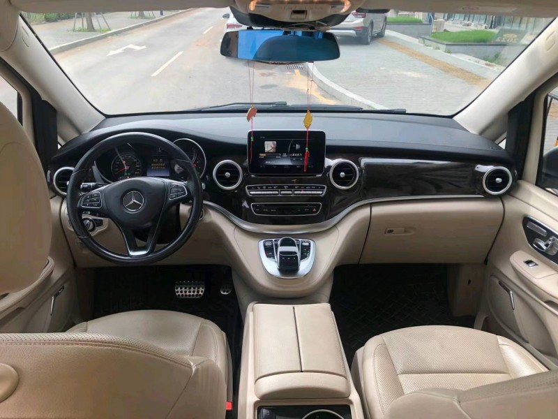 广州16年奔驰威霆4