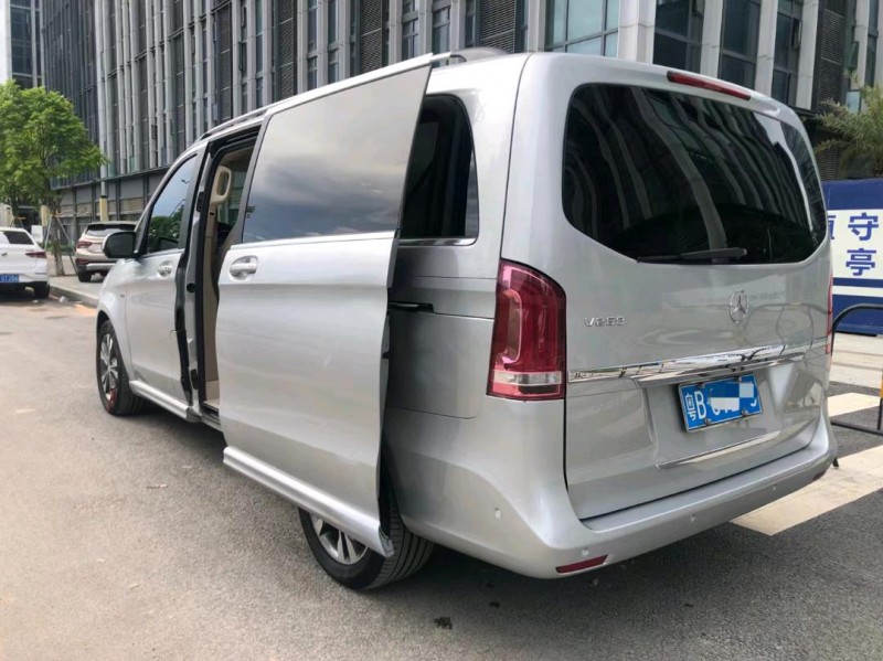 广州16年奔驰威霆8