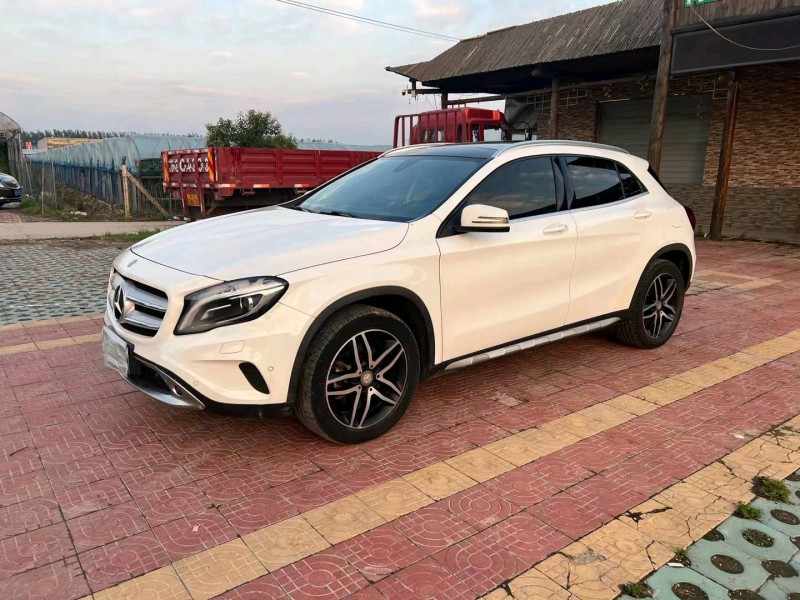 徐州16年奔驰GLA3