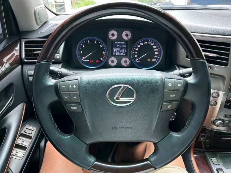 广州12年雷克萨斯LX3
