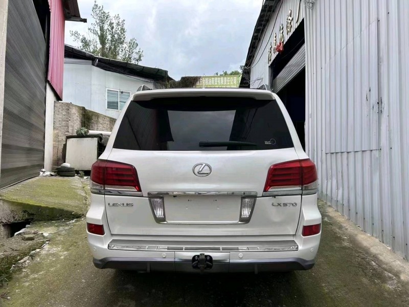 广州12年雷克萨斯LX8