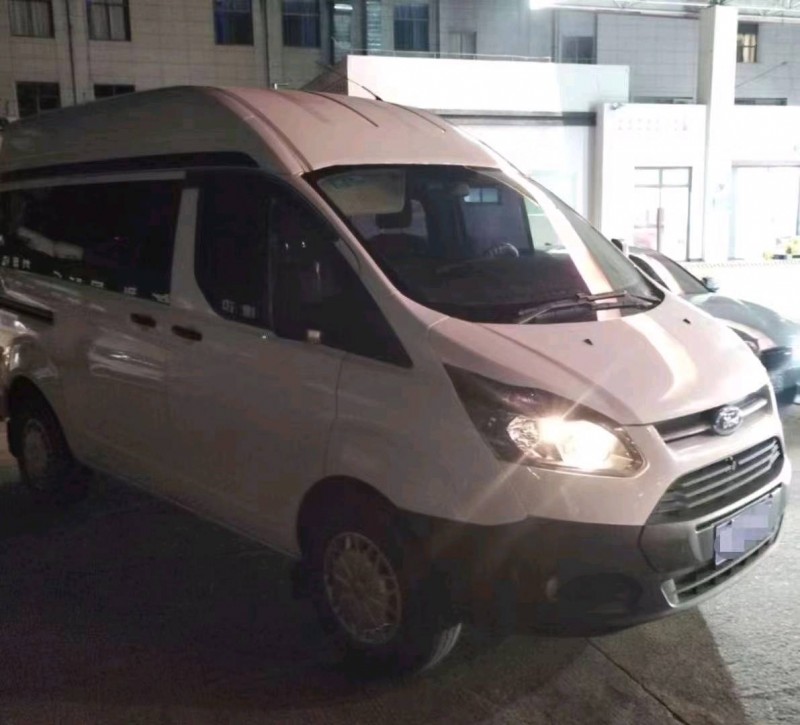 徐州19年福特全顺4