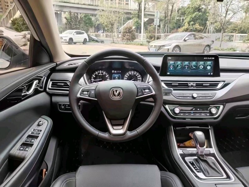 珠海20年長安汽車銳程CC4