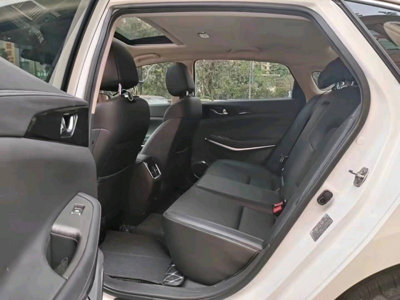 珠海20年長安汽車銳程CC9