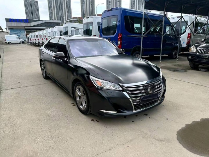 宜昌15年丰田皇冠2