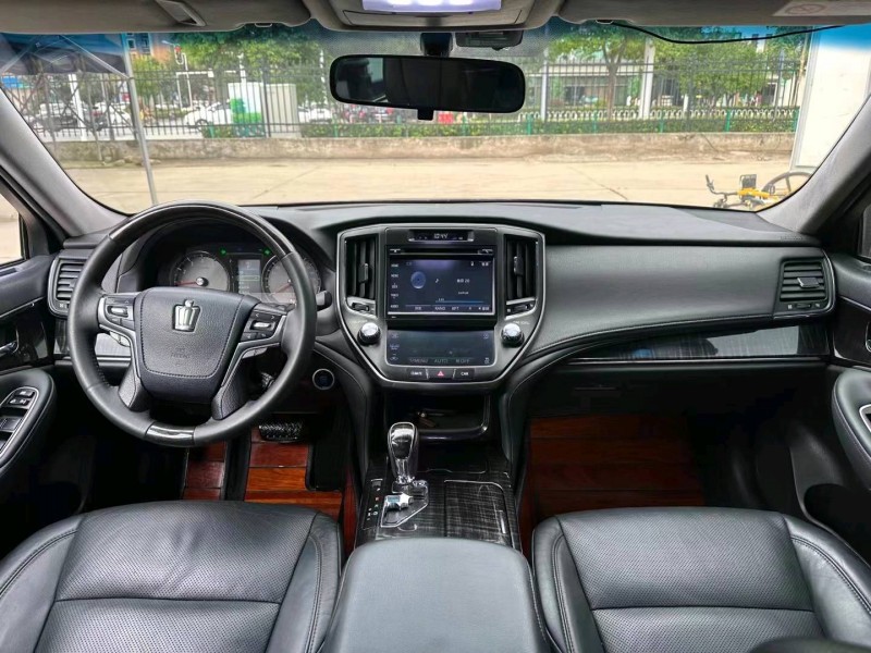 宜昌15年丰田皇冠6