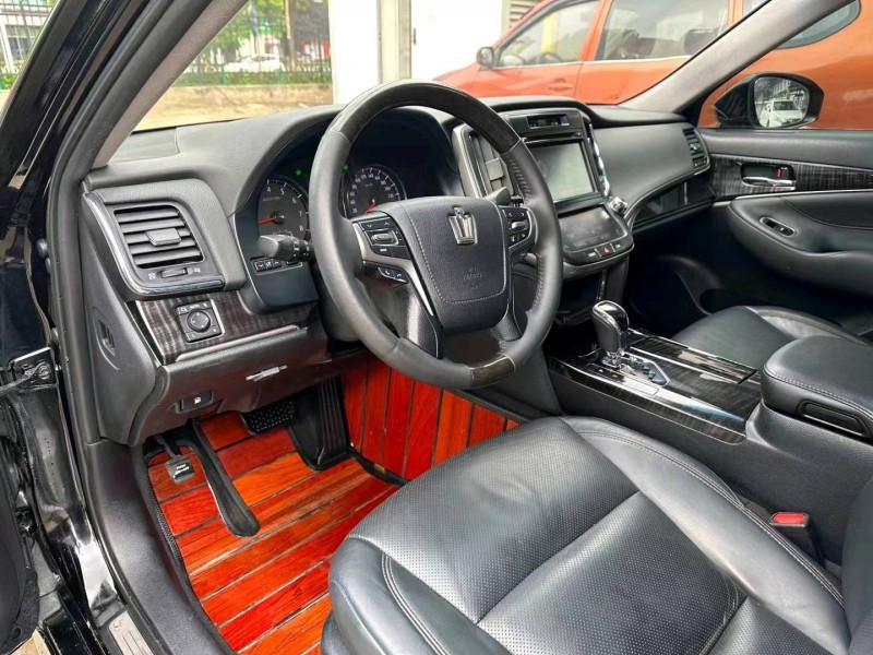 宜昌15年丰田皇冠8