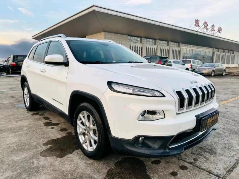 东莞17年Jeep自由光3