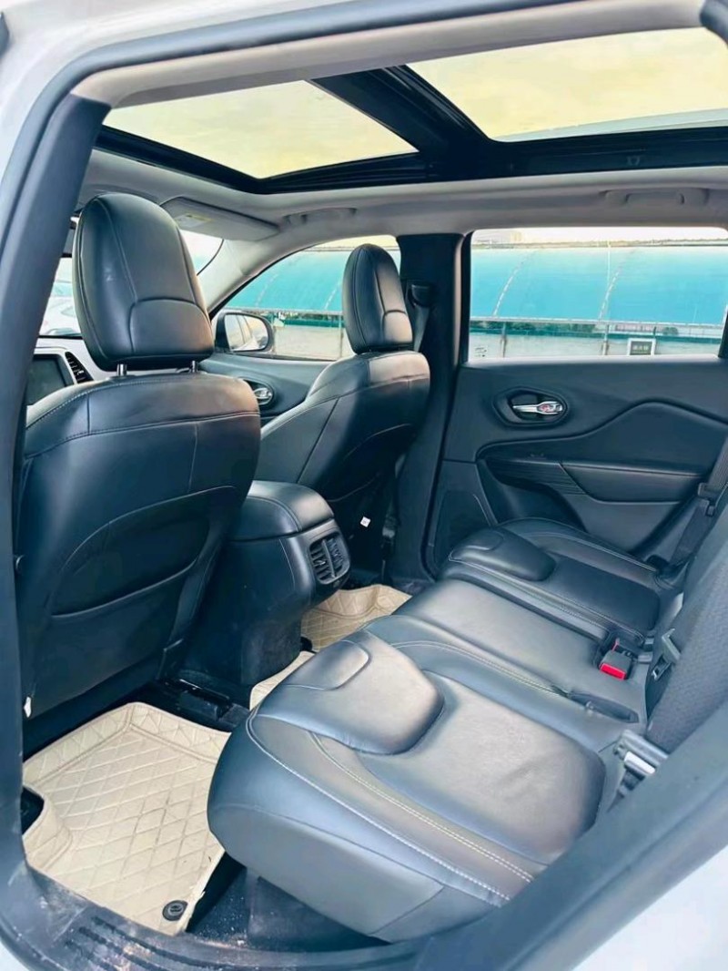 东莞17年Jeep自由光6