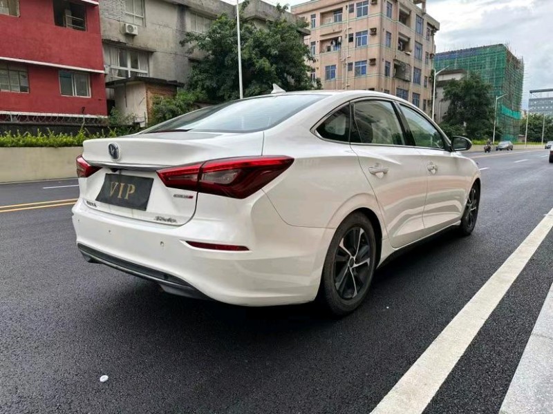東莞18年長安汽車逸動7