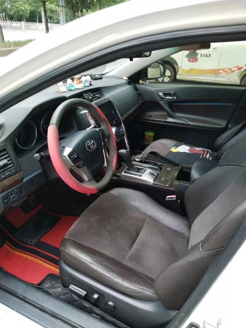 宜昌16年丰田锐志3