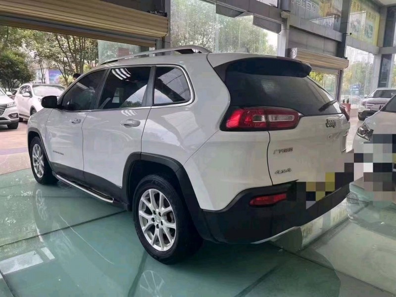 深圳17年Jeep自由光4