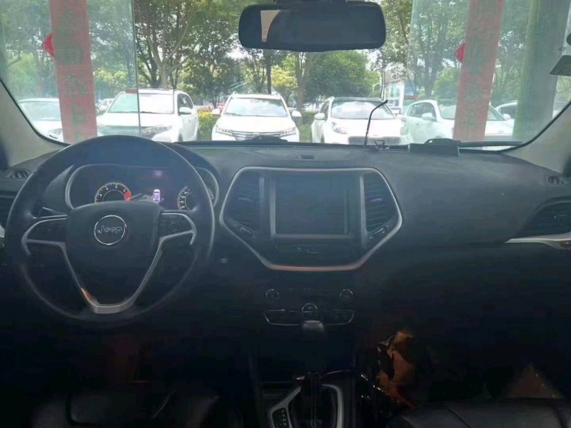 深圳17年Jeep自由光6
