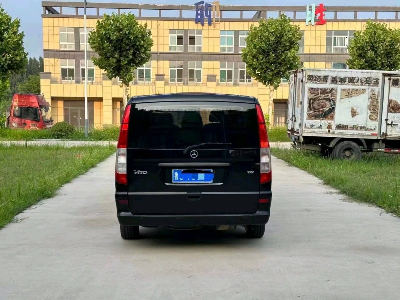 东营13年奔驰威霆4